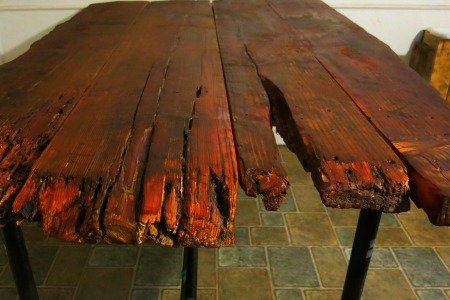 Bois récupéré, une Redwood Corral devient une table